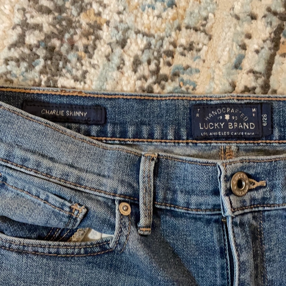 barely worn Lucky brand mid-rise fitted jeans :)